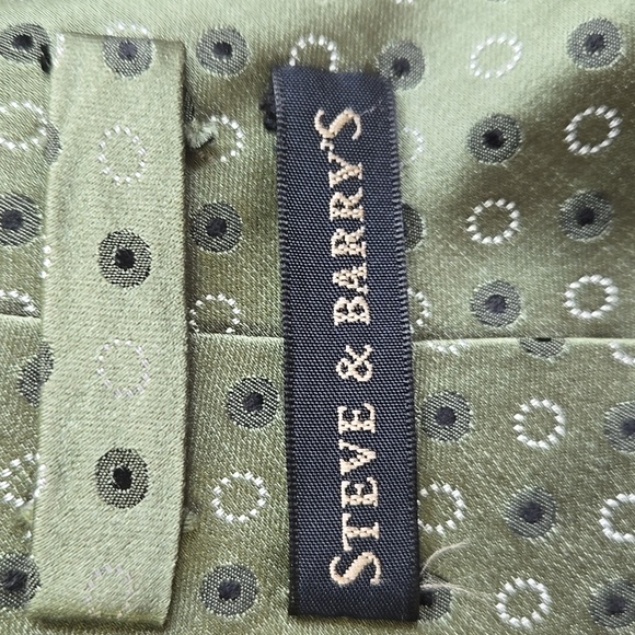 Steve & Barry's Silk Green Patterned Necktie - Picture 5 of 8